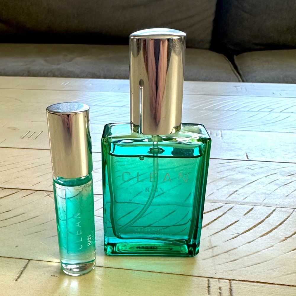 Clean Rain 1.0 Fl Oz Eau de Parfum plus Clean Rain Pear & Skin Roll-on